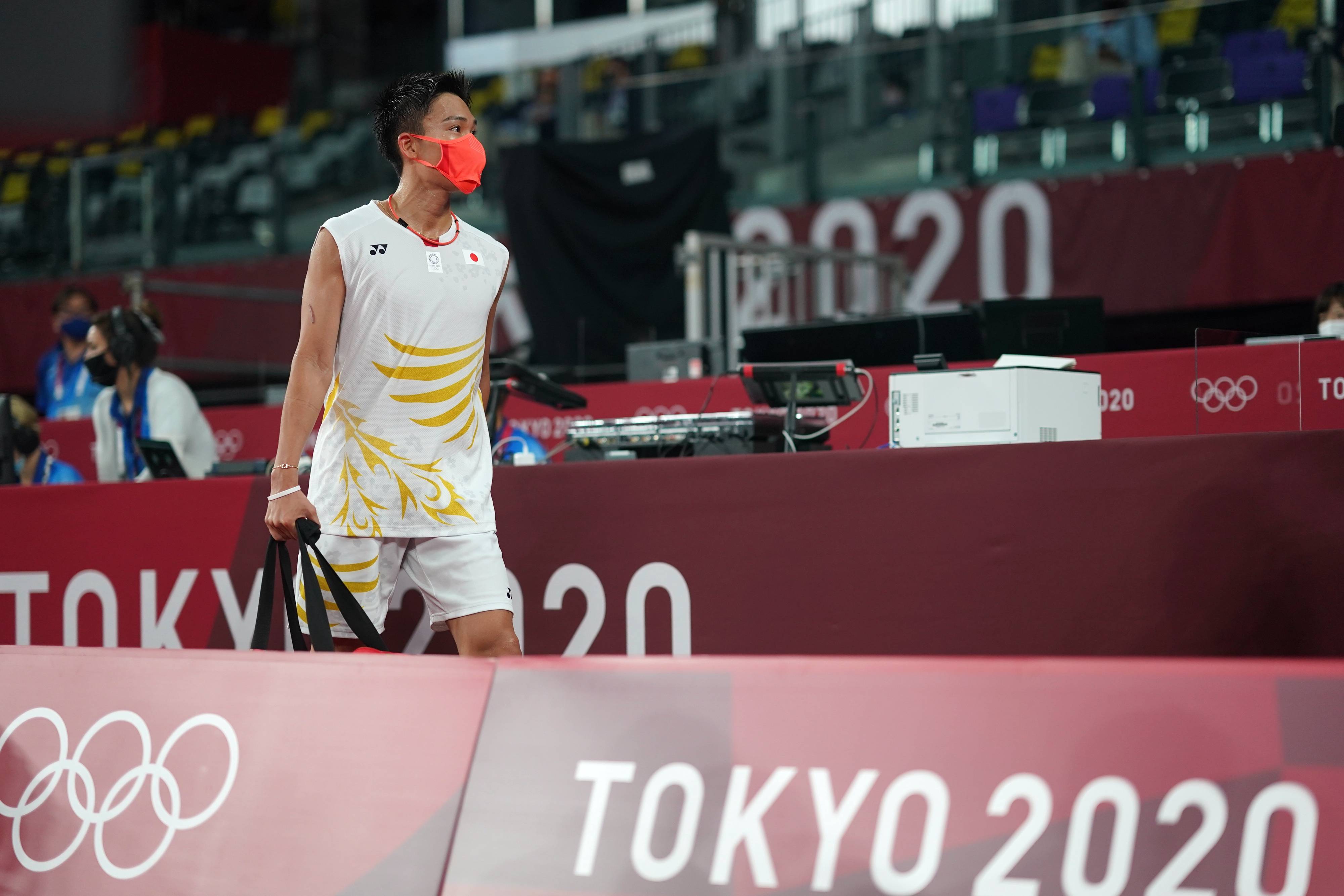 日本羽毛球队轻取马来西亚羽毛球队，桃田贤斗制霸全场