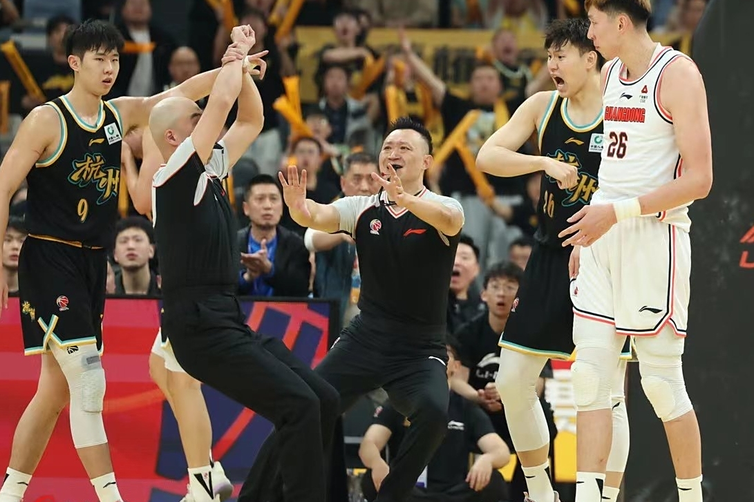 雷速下载-广东队完胜辽宁队，郭艾伦扛起全队