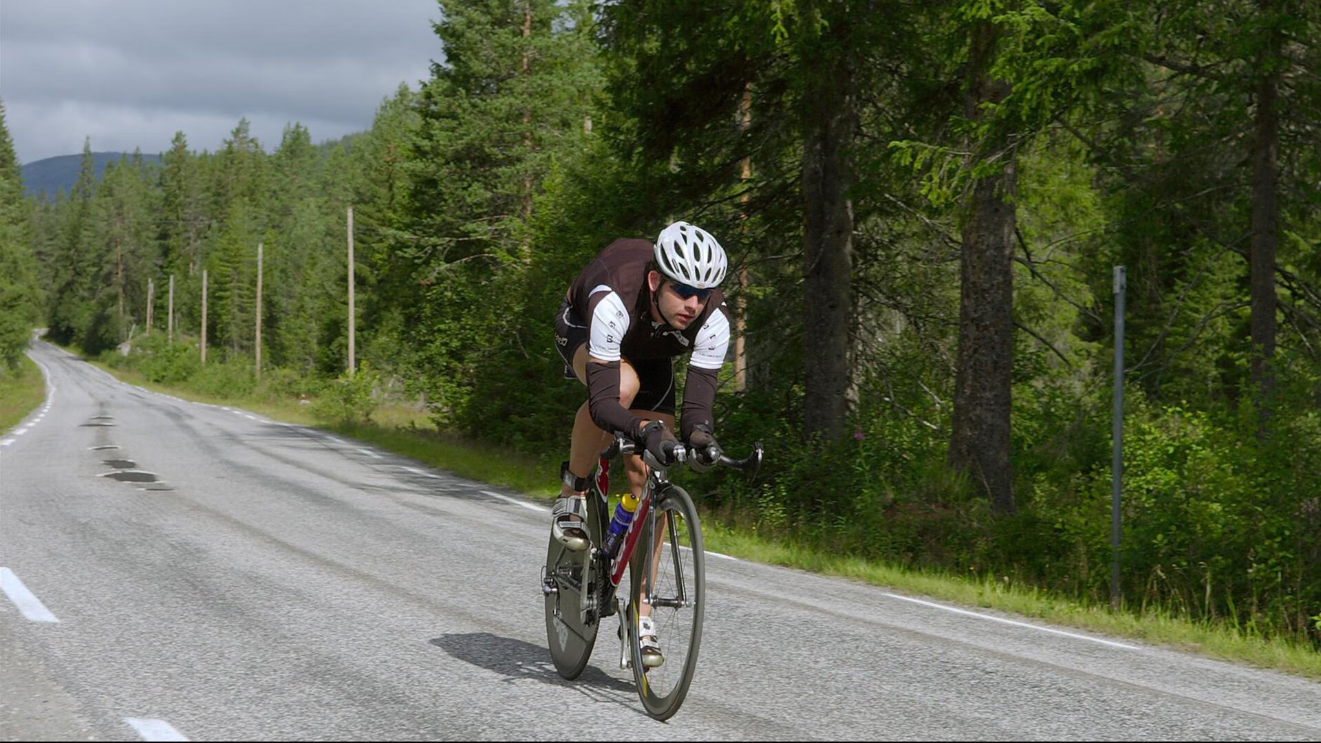 雷速体育入口-跨界奇迹，当足球预言F1风云—巴斯托尼在街道赛的委内瑞拉式碾压
