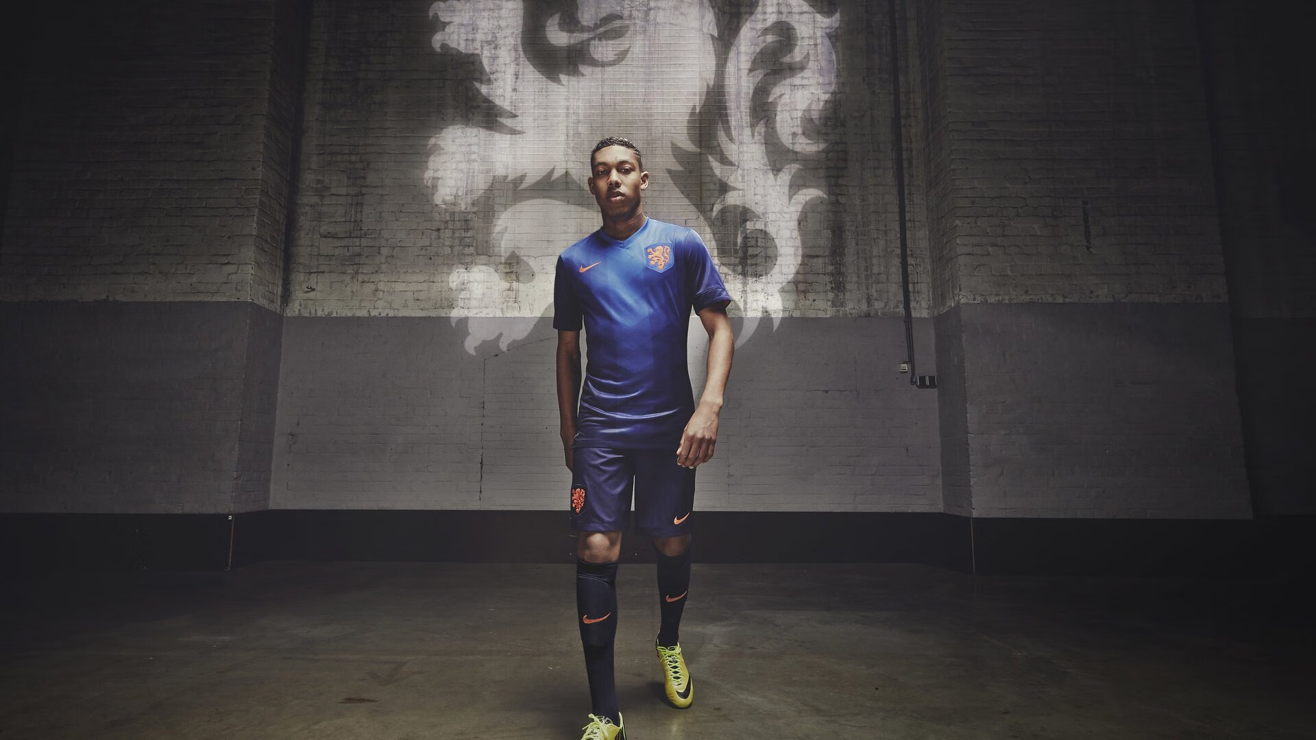 逆境中的光芒，迪亚斯一锤定音，巴萨爆冷勒沃库森背后的战术与意志