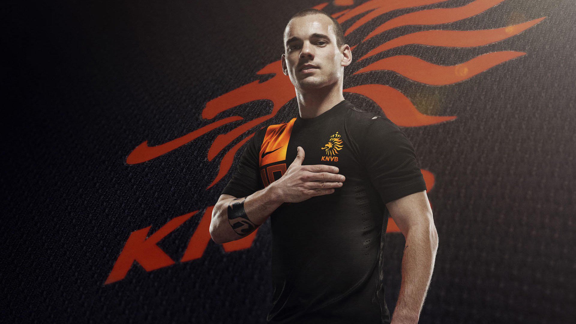 雷速下载-当红龙遇见全黑，金玟哉生涯之夜映照绿茵的多元交响