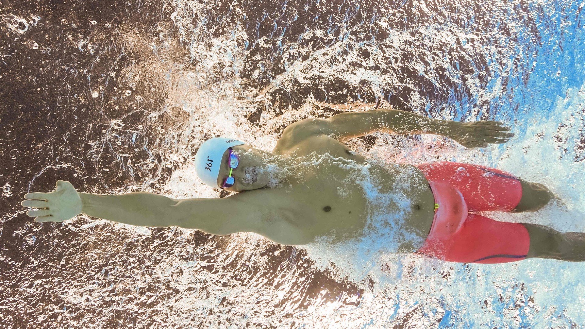 赛道上的王者，汉密尔顿统治全场，红牛力克哈斯展现实力